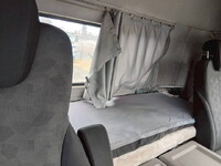 UDトラックスクオントレーラーヘッド（トラクターヘッド）大型（10t）[写真25]