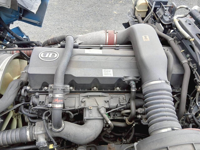 UDトラックスクオントレーラーヘッド（トラクターヘッド）大型（10t）[写真27]