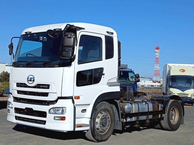 UDトラックスクオントレーラーヘッド（トラクターヘッド）大型（10t）[写真03]