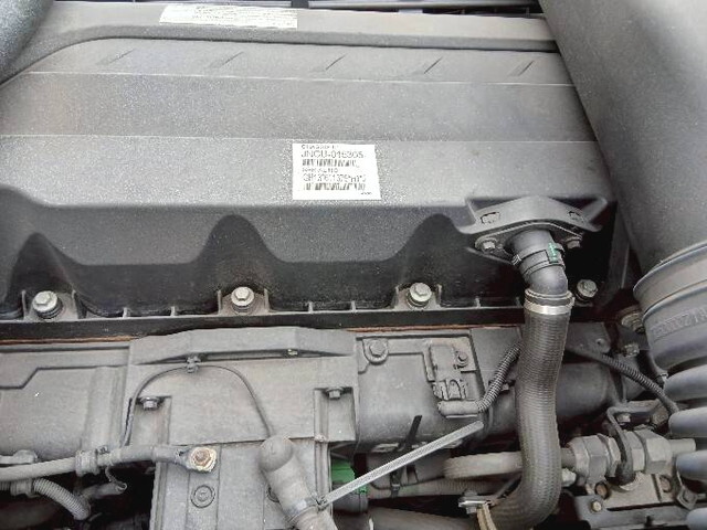 UDトラックスクオントレーラーヘッド（トラクターヘッド）大型（10t）[写真31]