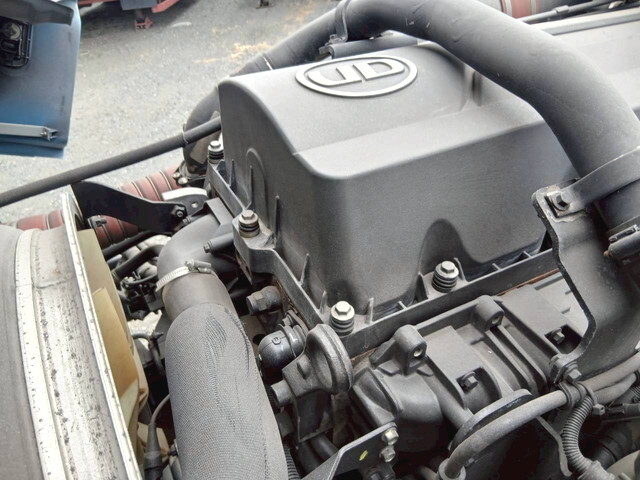 UDトラックスクオントレーラーヘッド（トラクターヘッド）大型（10t）[写真33]