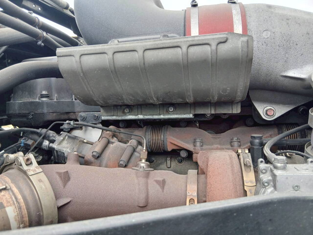 UDトラックスクオントレーラーヘッド（トラクターヘッド）大型（10t）[写真36]