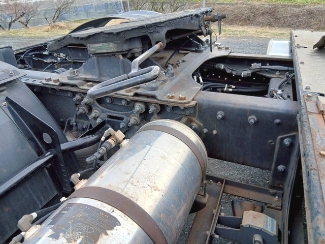 UDトラックスクオントレーラーヘッド（トラクターヘッド）大型（10t）[写真37]