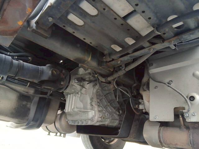 UDトラックスクオントレーラーヘッド（トラクターヘッド）大型（10t）[写真38]