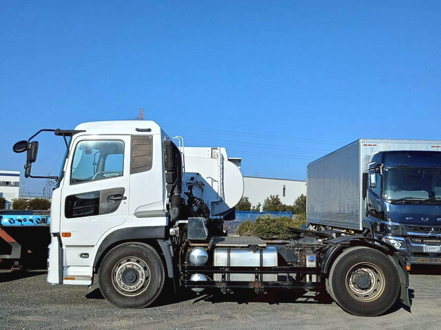 UDトラックスクオントレーラーヘッド（トラクターヘッド）大型（10t）[写真08]