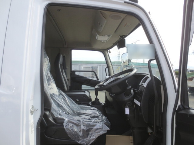 三菱ふそうファイターアルミウイング中型（4t）[写真13]