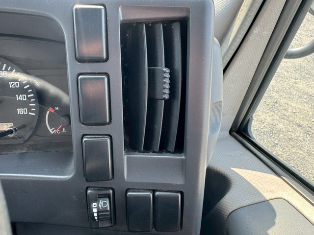 いすゞエルフクレーン4段小型（2t・3t）[写真37]