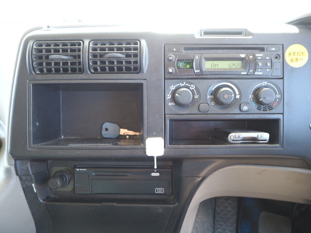 三菱ふそうスーパーグレートダンプ大型（10t）[写真38]