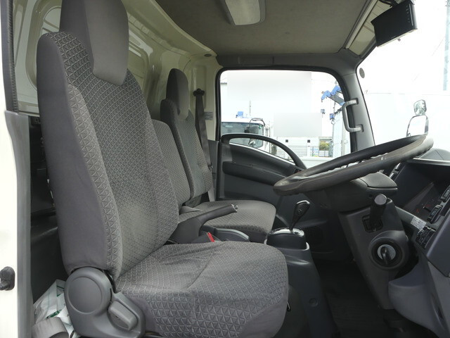 いすゞエルフ冷凍車（冷蔵車）小型（2t・3t）[写真11]