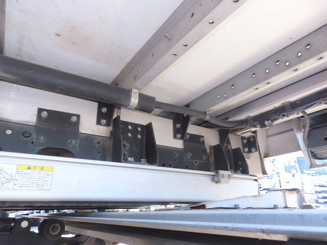 三菱ふそうファイターアルミウイング中型（4t）[写真10]