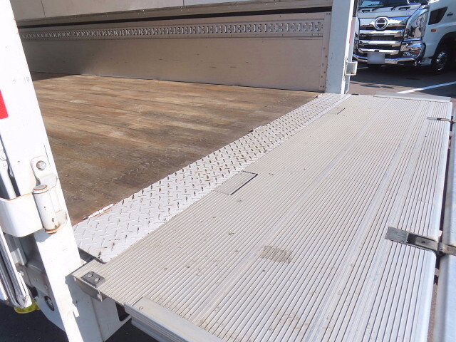 三菱ふそうファイターアルミウイング中型（4t）[写真32]