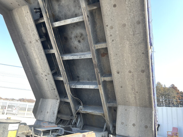 三菱ふそうスーパーグレートダンプ大型（10t）[写真10]