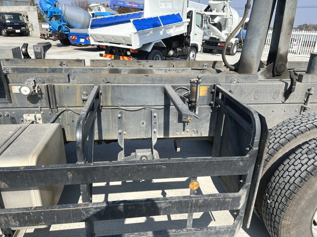 三菱ふそうスーパーグレートダンプ大型（10t）[写真13]