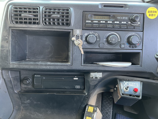 三菱ふそうスーパーグレートダンプ大型（10t）[写真37]