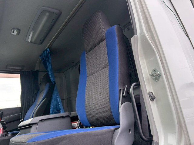 いすゞギガアルミウイング大型（10t）[写真16]