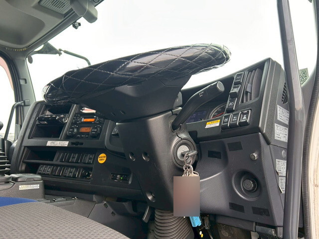 いすゞギガアルミウイング大型（10t）[写真17]