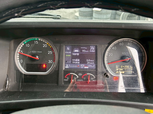 いすゞギガアルミウイング大型（10t）[写真19]