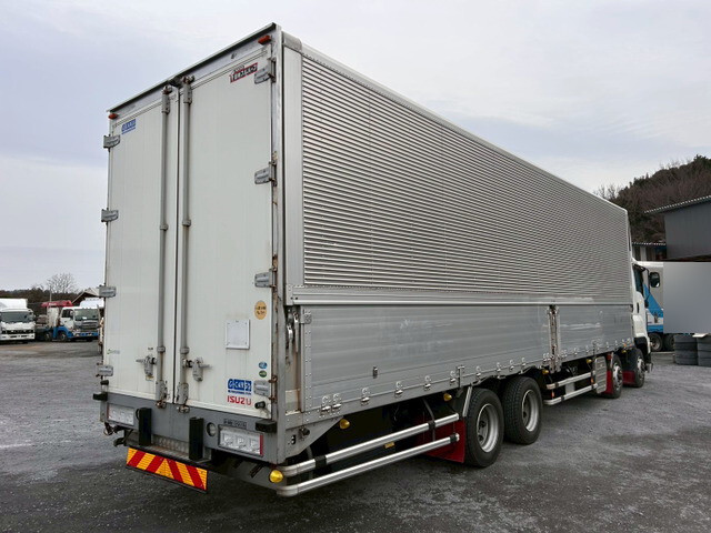 いすゞギガアルミウイング大型（10t）[写真02]