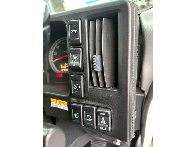 いすゞギガアルミウイング大型（10t）[写真21]