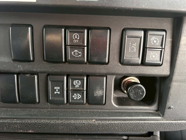 いすゞギガアルミウイング大型（10t）[写真24]