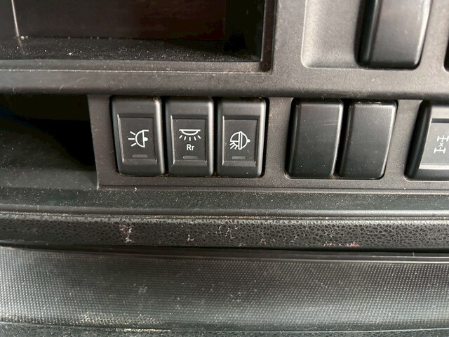 いすゞギガアルミウイング大型（10t）[写真25]