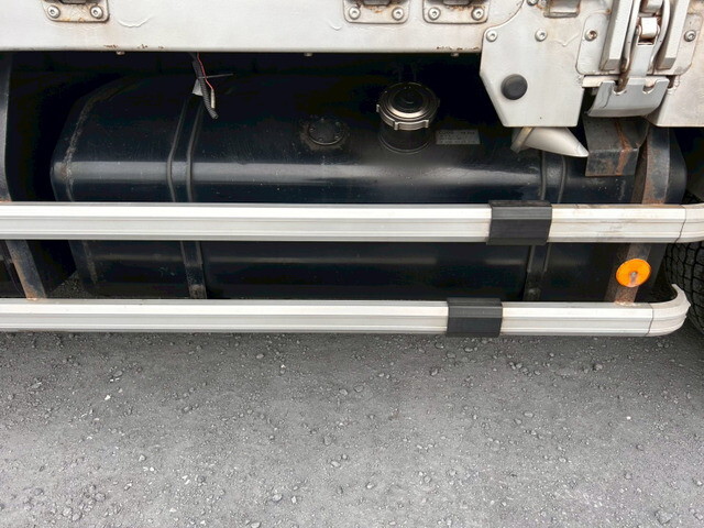 いすゞギガアルミウイング大型（10t）[写真33]