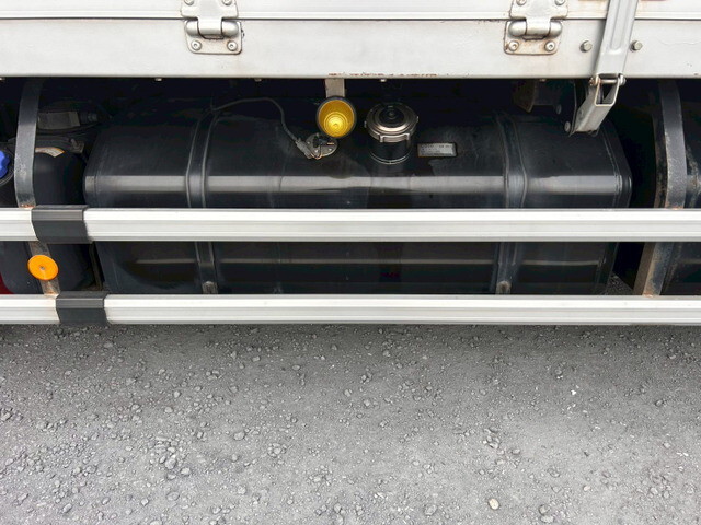 いすゞギガアルミウイング大型（10t）[写真34]