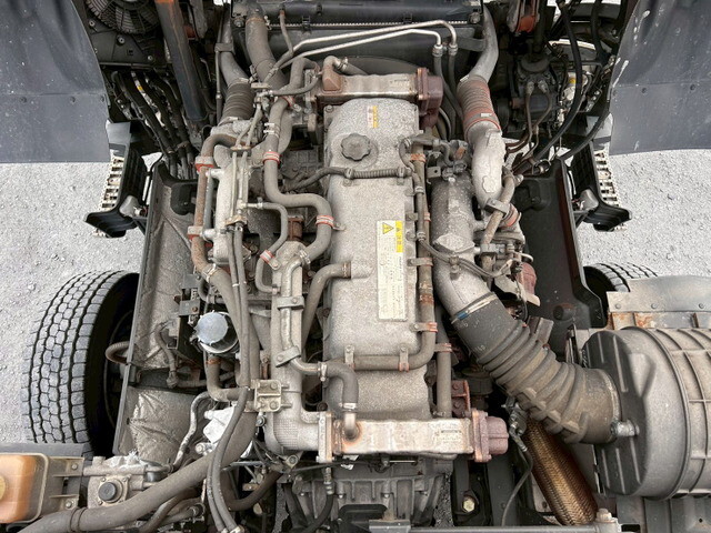 いすゞギガアルミウイング大型（10t）[写真06]