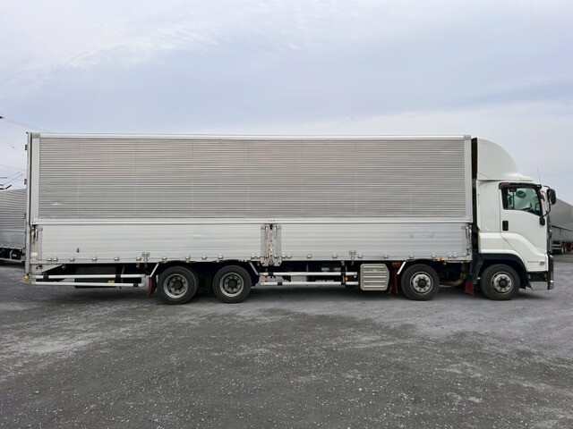 いすゞギガアルミウイング大型（10t）[写真09]