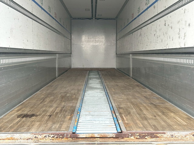 いすゞギガアルミウイング大型（10t）[写真10]