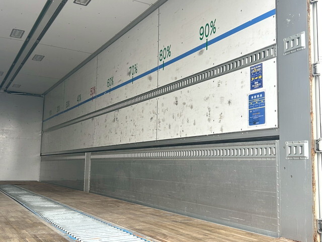 いすゞギガアルミウイング大型（10t）[写真11]