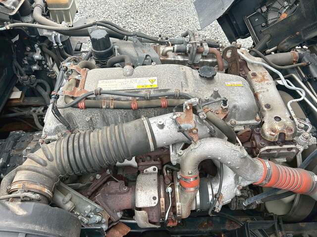 いすゞギガアルミウイング大型（10t）[写真20]