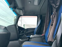 いすゞギガアルミウイング大型（10t）[写真22]