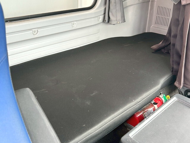 いすゞギガアルミウイング大型（10t）[写真24]