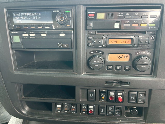 いすゞギガアルミウイング大型（10t）[写真29]