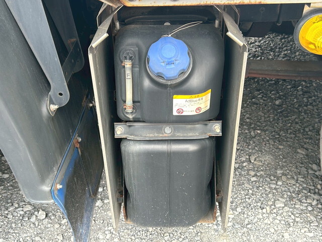 いすゞギガアルミウイング大型（10t）[写真35]