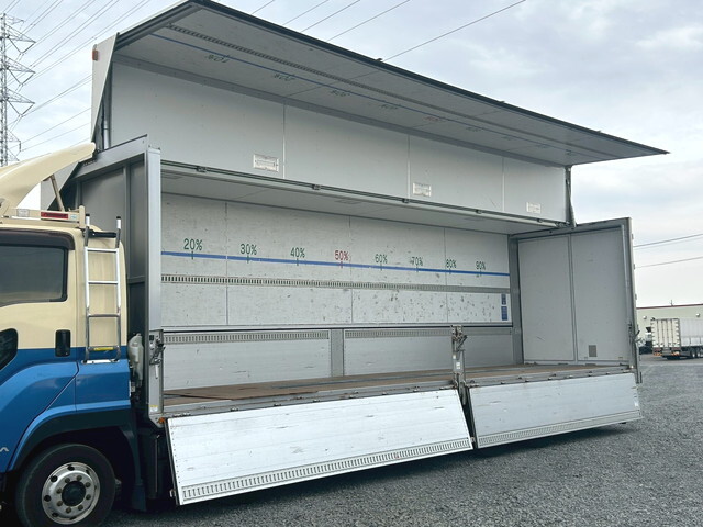 いすゞギガアルミウイング大型（10t）[写真04]