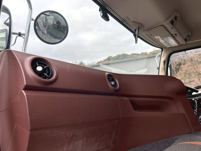 日野プロフィアアルミウイング大型（10t）[写真19]