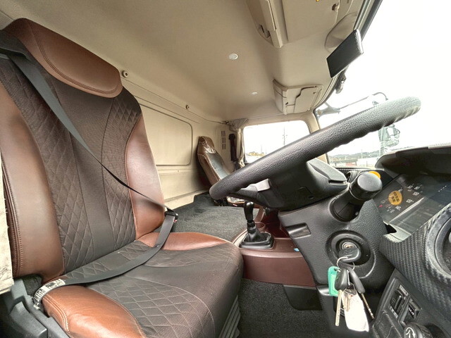 日野プロフィアアルミウイング大型（10t）[写真20]