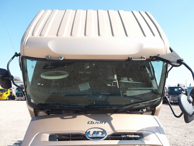UDトラックスクオントレーラーヘッド（トラクターヘッド）大型（10t）[写真10]