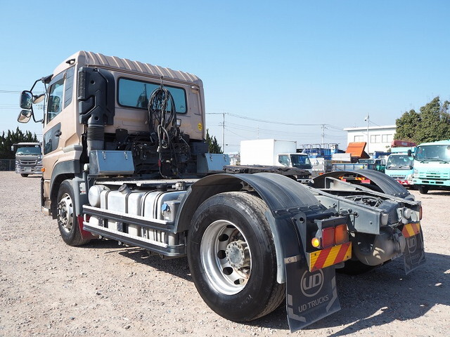 UDトラックスクオントレーラーヘッド（トラクターヘッド）大型（10t）[写真02]