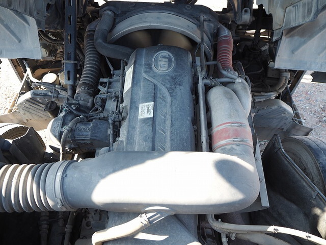 UDトラックスクオントレーラーヘッド（トラクターヘッド）大型（10t）[写真23]