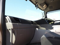 UDトラックスクオントレーラーヘッド（トラクターヘッド）大型（10t）[写真29]