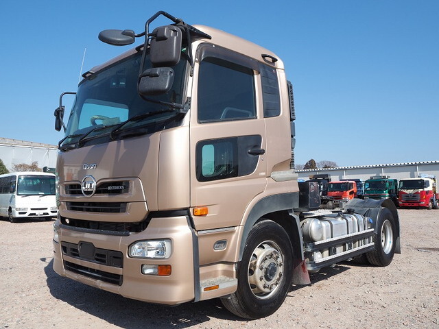UDトラックスクオントレーラーヘッド（トラクターヘッド）大型（10t）[写真03]