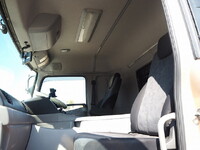 UDトラックスクオントレーラーヘッド（トラクターヘッド）大型（10t）[写真31]