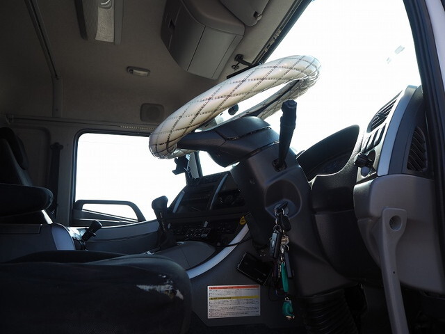 UDトラックスクオントレーラーヘッド（トラクターヘッド）大型（10t）[写真31]