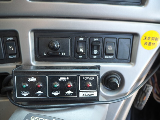 UDトラックスクオントレーラーヘッド（トラクターヘッド）大型（10t）[写真35]