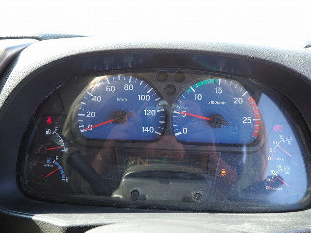 UDトラックスクオントレーラーヘッド（トラクターヘッド）大型（10t）[写真39]