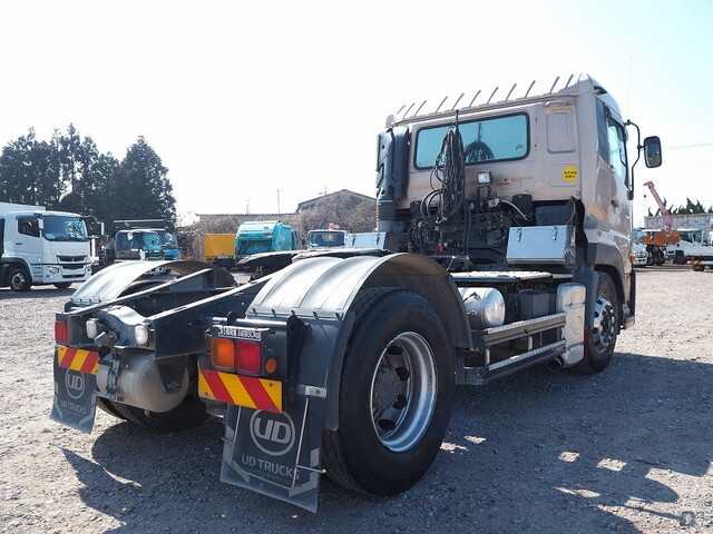 UDトラックスクオントレーラーヘッド（トラクターヘッド）大型（10t）[写真04]