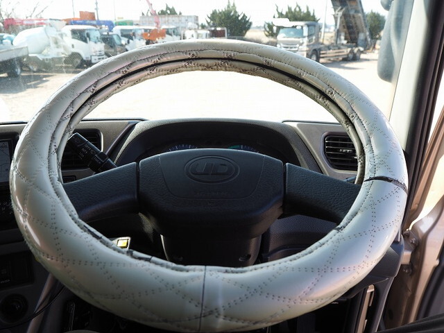 UDトラックスクオントレーラーヘッド（トラクターヘッド）大型（10t）[写真40]